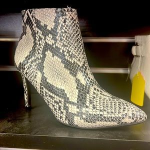 Worthington memory foam boots